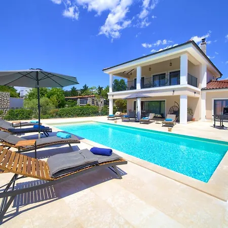 Magnifica With Pool Villa *