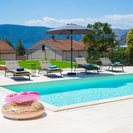 Villa Magnifica With Pool