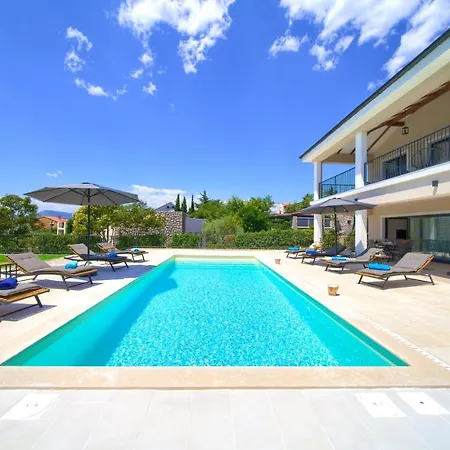Magnifica With Pool