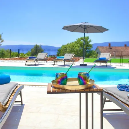Magnifica With Pool