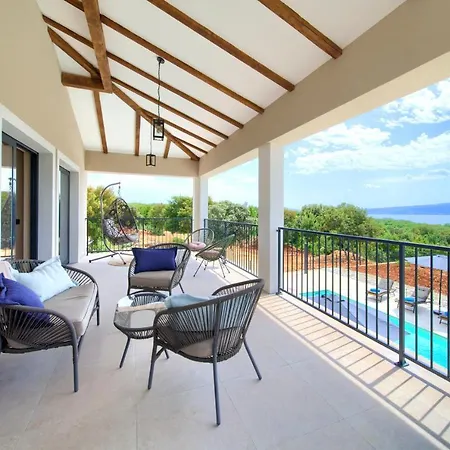 Villa Magnifica With Pool