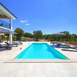 Magnifica With Pool *