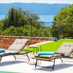 Magnifica With Pool