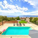 Magnifica With Pool * Pinezići