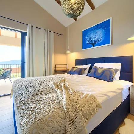 Villa Magnifica With Pool