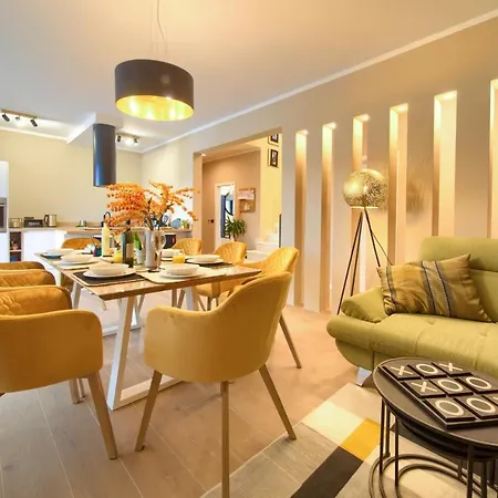 Villa Magnifica With Pool