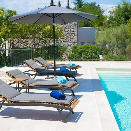 Magnifica With Pool Villa *