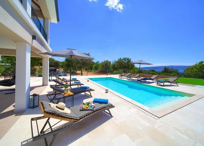 Magnifica With Pool Villa