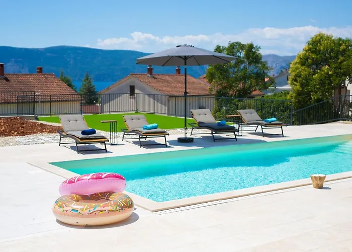 Villa Magnifica With Pool
