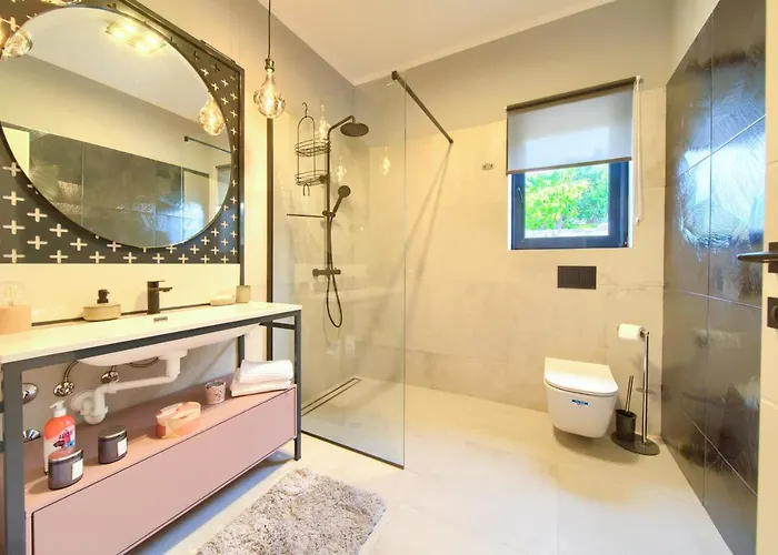 Magnifica With Pool Villa Pinezići