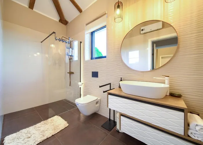 Magnifica With Pool Villa