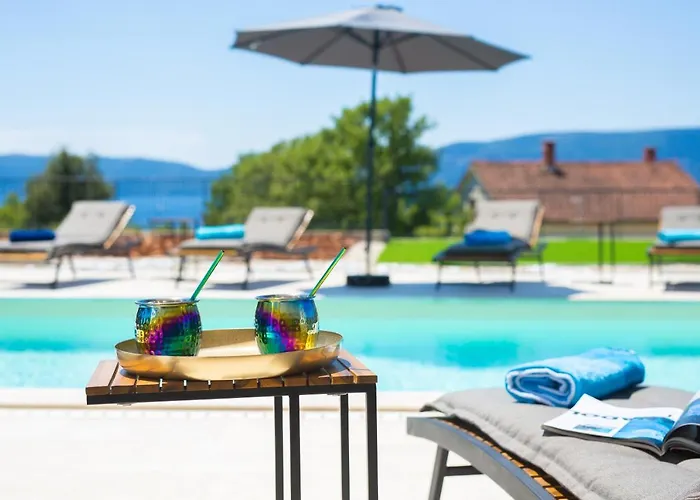 Villa Magnifica With Pool