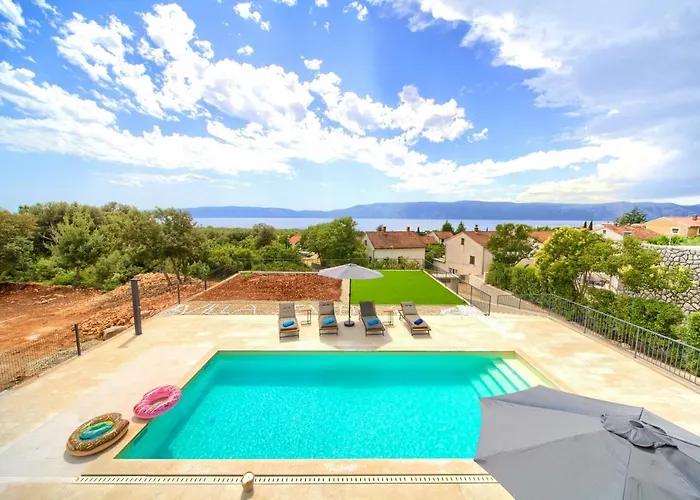 Magnifica With Pool * Pinezići