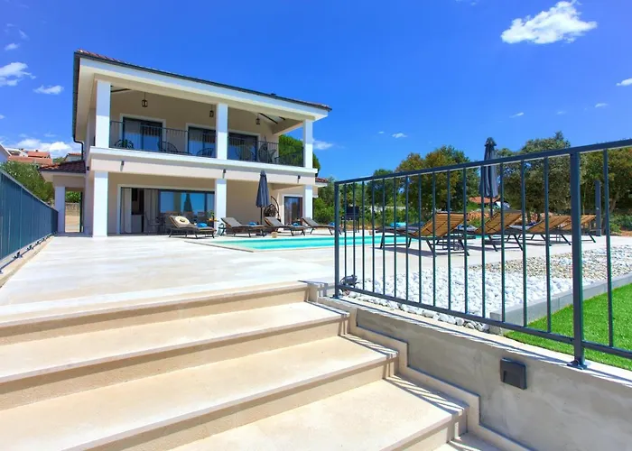 Magnifica With Pool Villa Pinezići