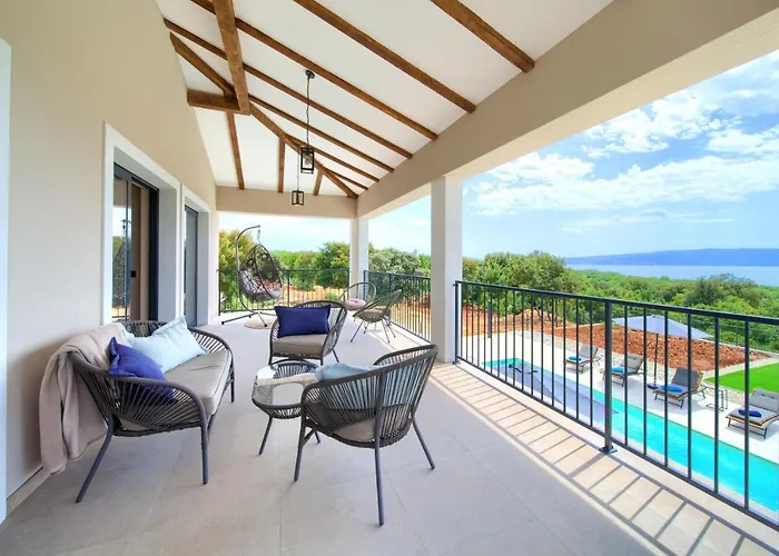 Villa Magnifica With Pool