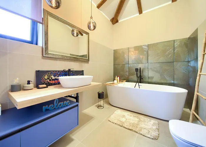 Villa Magnifica With Pool *
