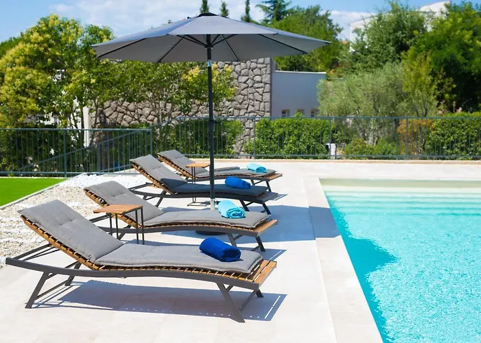 Magnifica With Pool Villa *