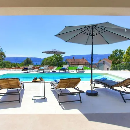 Magnifica With Pool Vila Pinezići