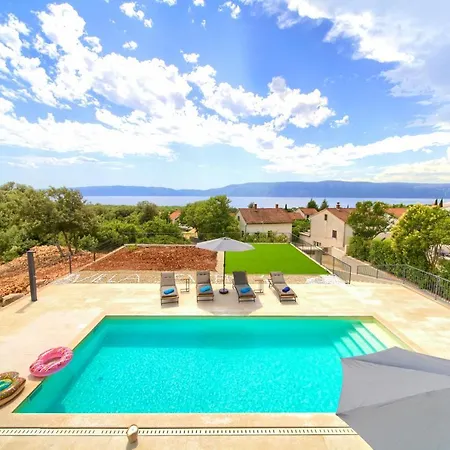 Magnifica With Pool * Pinezići